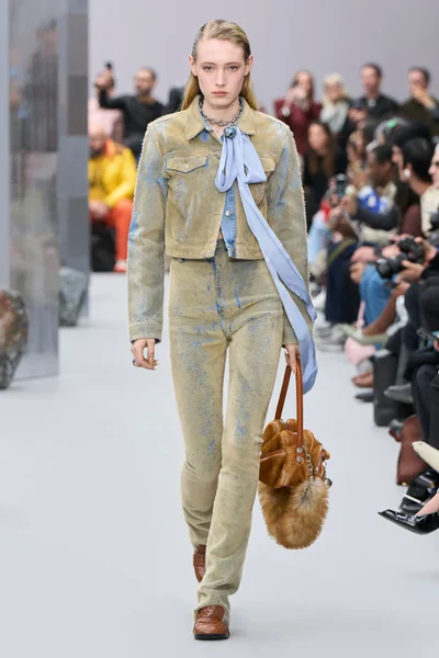 Look 27